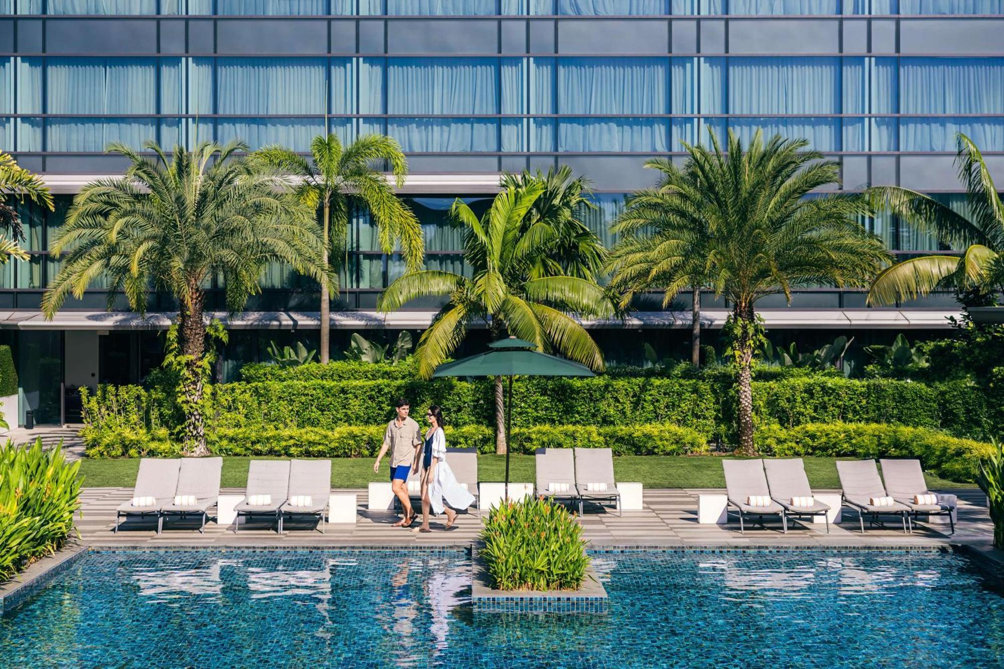 Dusit Thani Laguna Singapura Luaran gambar The pool at the hotel